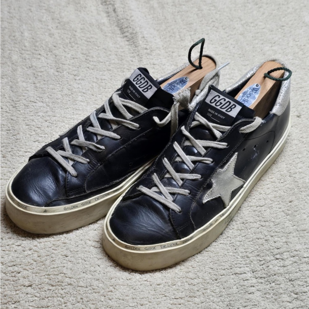 Golden Goose Black and White Sneakers with Star Design - Picture 4 of 9
